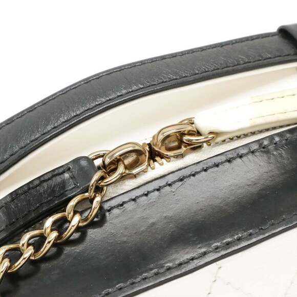 CHANEL Black Leather Shoulder Bag - Picture 6 of 10